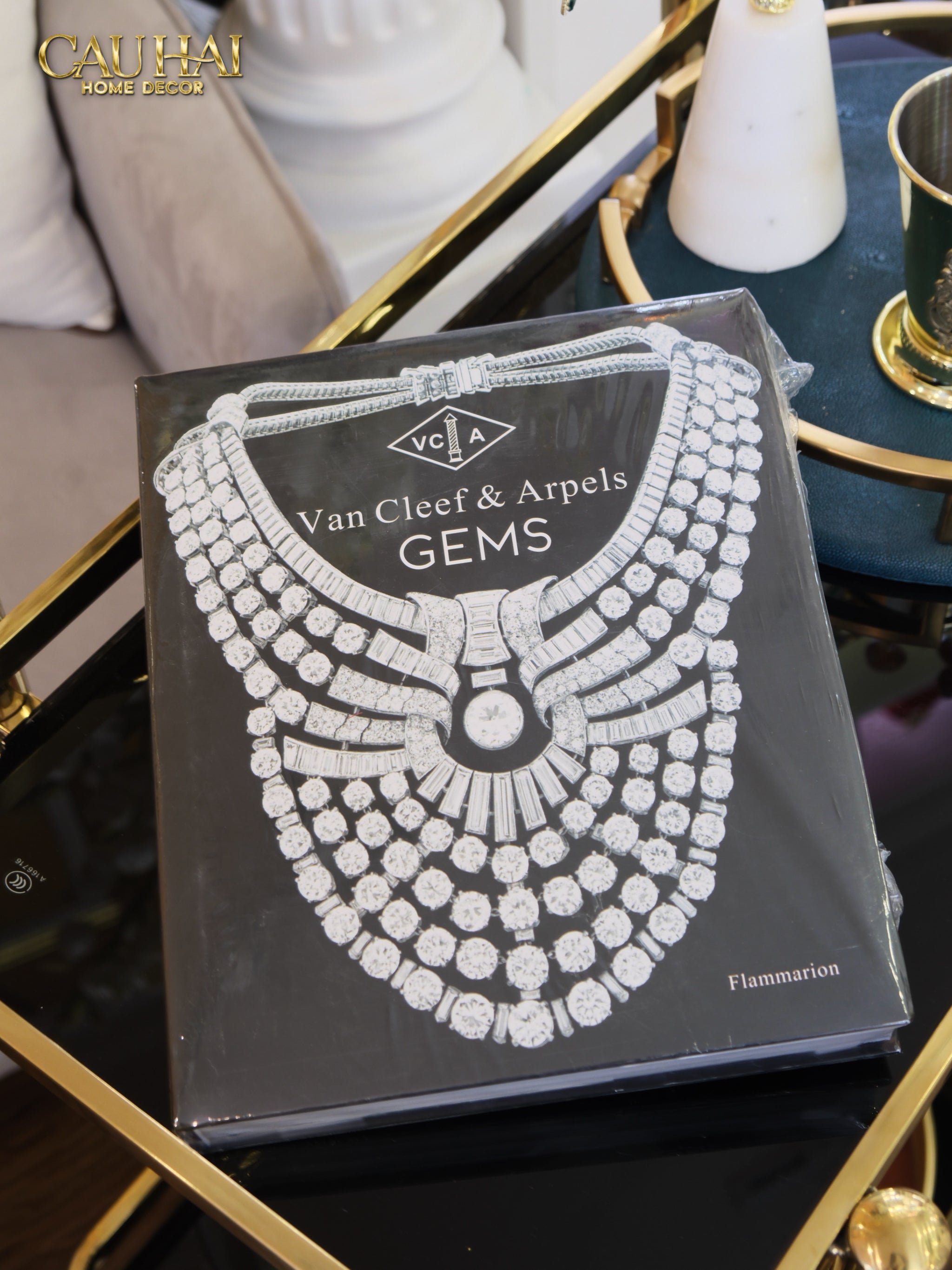 Sách Fashion Runway Van Cleef & Arpels Gems. 24.5x29.5x3.5-CẬU HAI HOME DECOR
