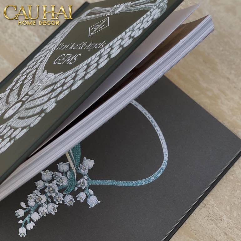 Sách Fashion Runway Van Cleef & Arpels Gems. 24.5x29.5x3.5-CẬU HAI HOME DECOR