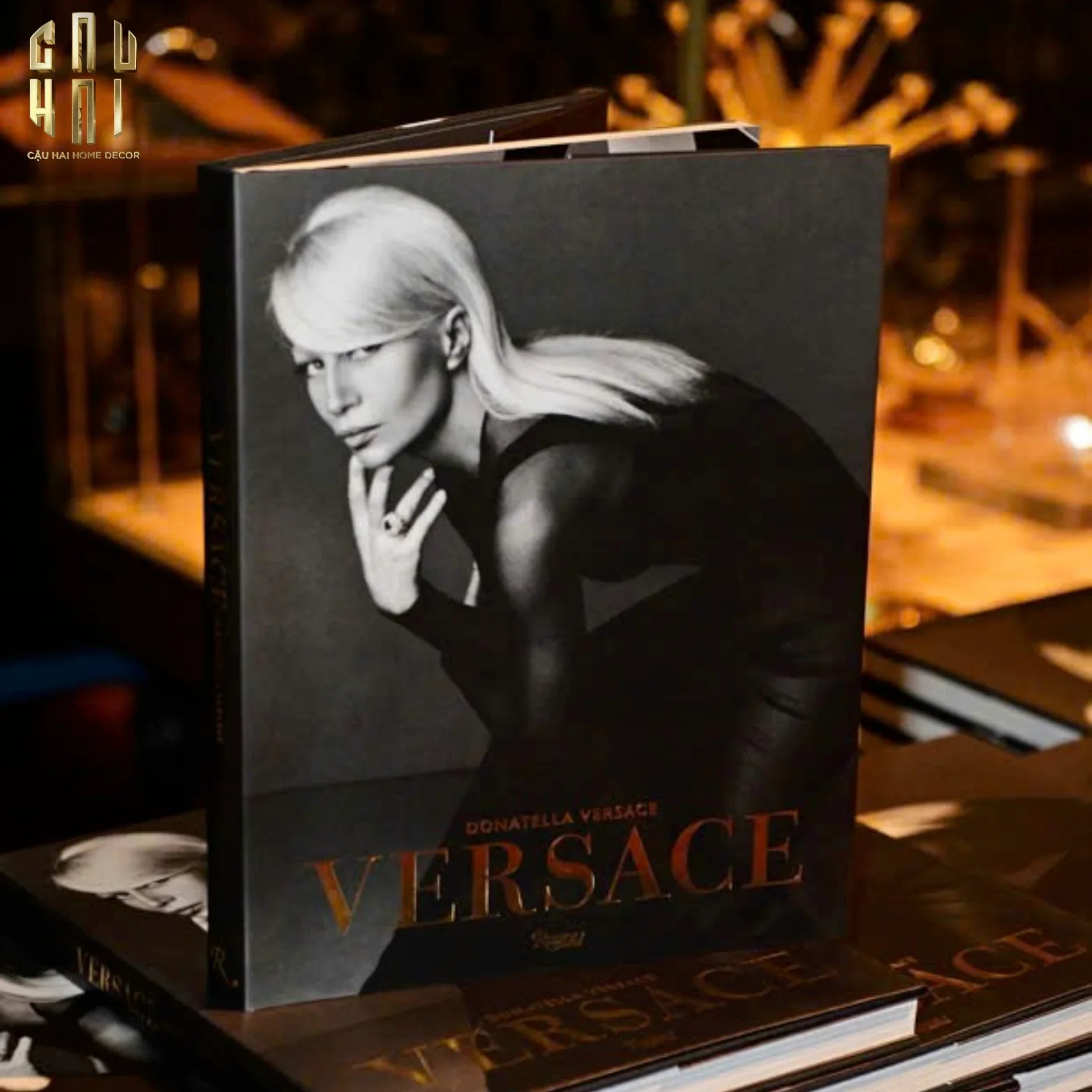SÁCH FASHION RUNWAY VERSACE