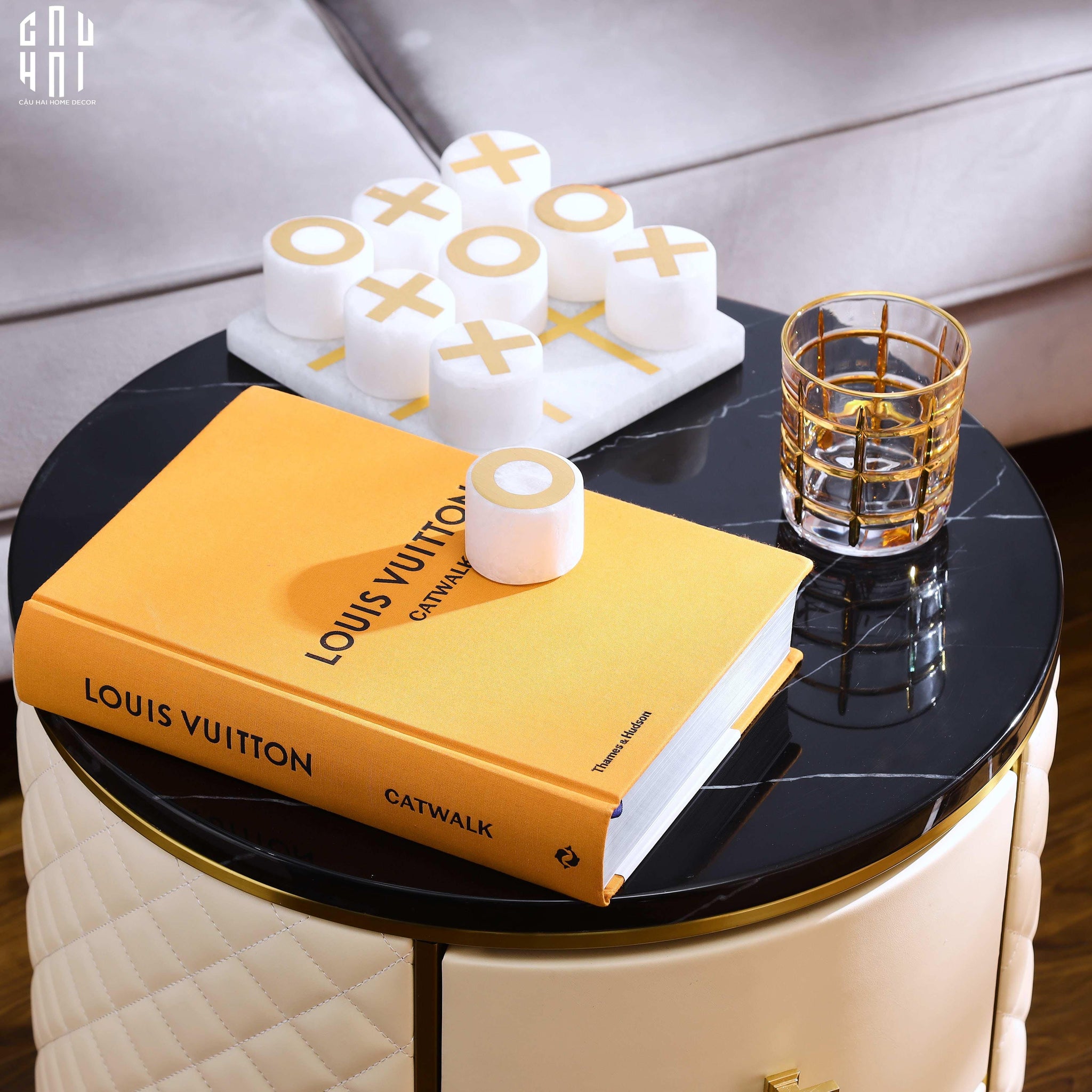SÁCH LOUIS FASHION RUNWAY - FASHION ERA BOOK-CẬU HAI HOME DECOR