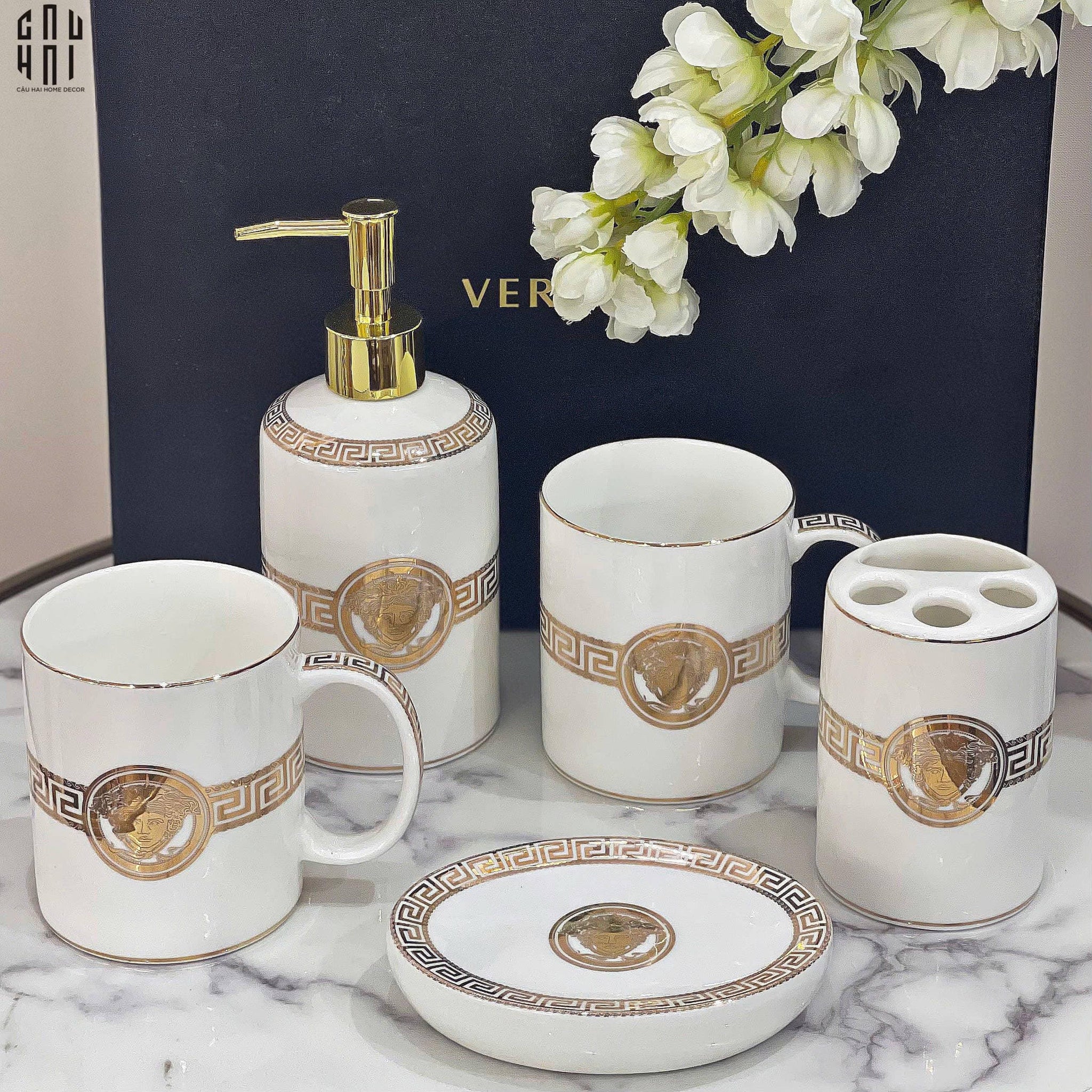 SET NHÀ TẮM VERS. CAO CẤP MEDUSA GREEK KEY 5 PCS SS25
