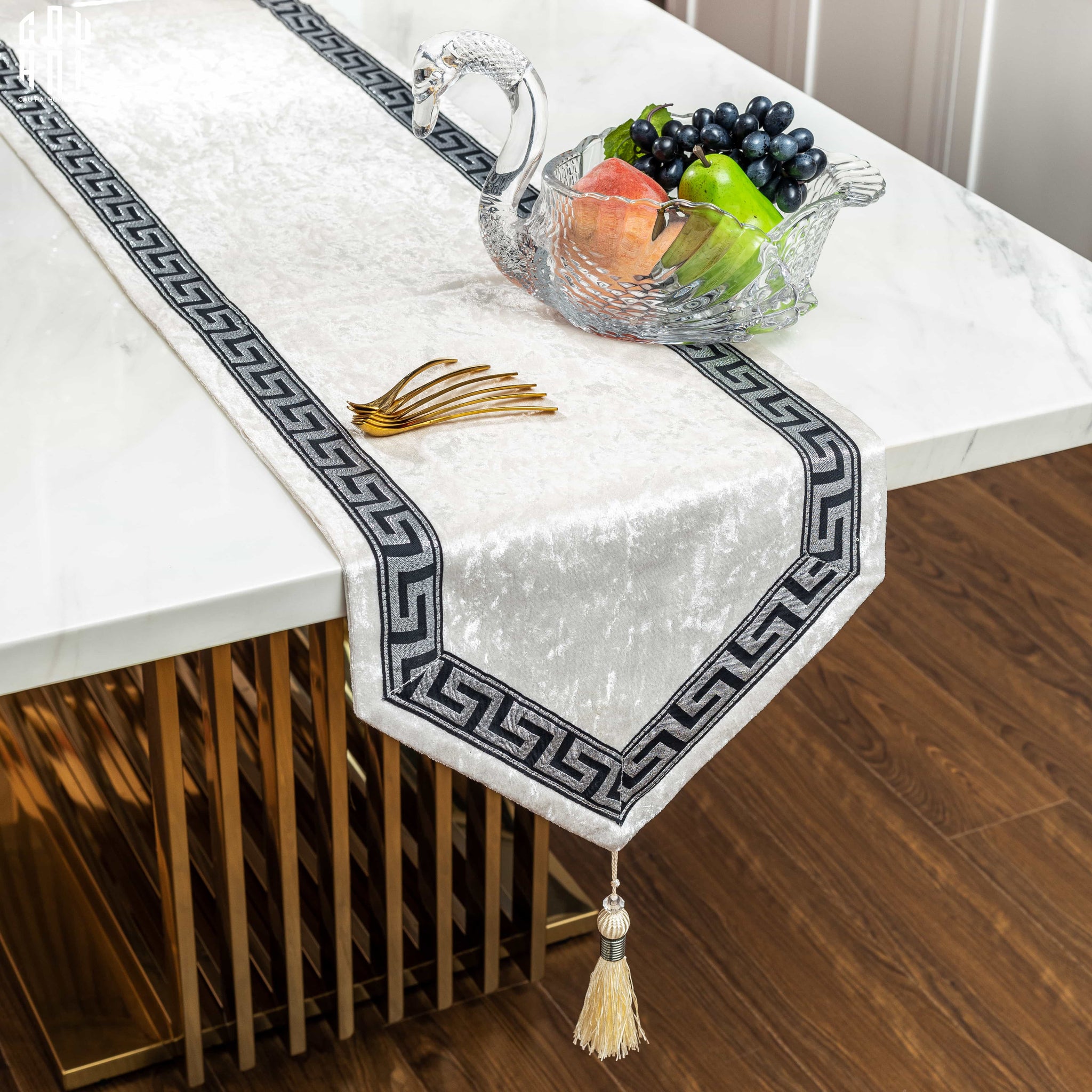 TABLE RUNNER CROCHET BLANC 3M5 - CẬU HAI HOME DECOR
