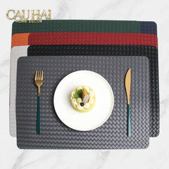 tam-lot-ban-an-da-dan-ban-mau-do-man-rouge-matte-intrecciato-leather-placemat-30x43-do-man-cau-hai-home-decor-3 - CẬU HAI HOME DECOR