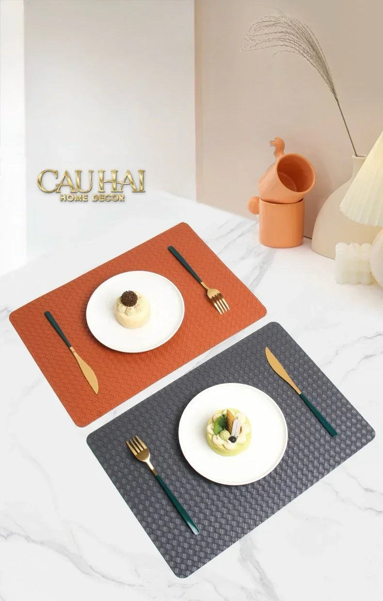 tam-lot-ban-an-da-dan-ban-mau-do-man-rouge-matte-intrecciato-leather-placemat-30x43-do-man-cau-hai-home-decor-8 - CẬU HAI HOME DECOR