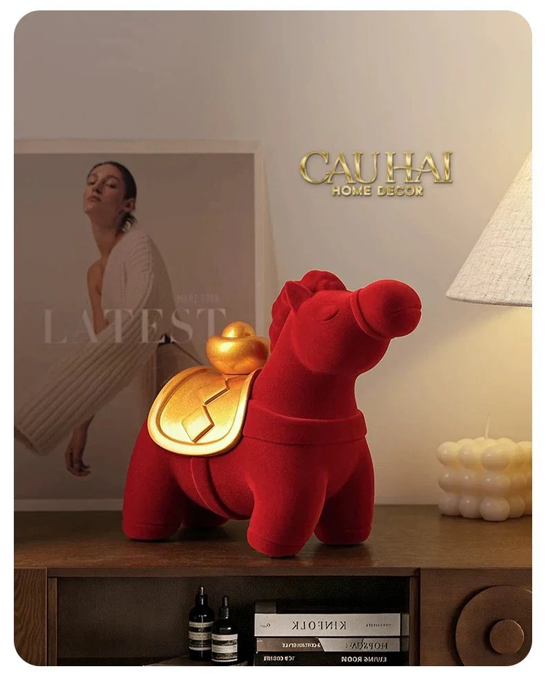 tet-couture-tuong-ngua-nhung-do-hong-ma-nguyen-bao-red-velvet-lucky-horse-tuong-trang-tri-cau-hai-home-decor-4 - CẬU HAI HOME DECOR