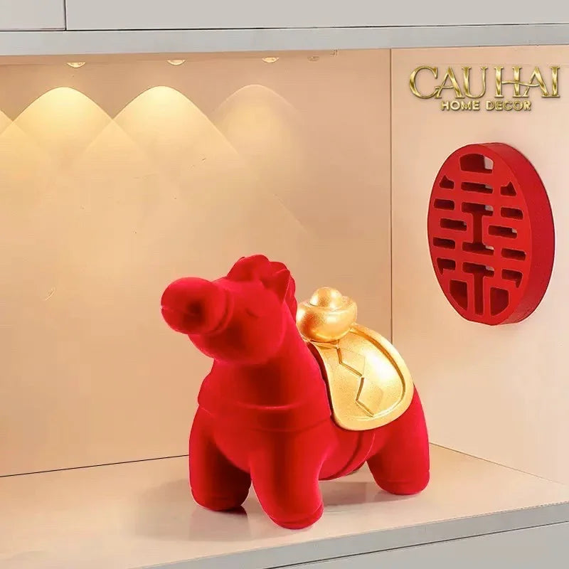 tet-couture-tuong-ngua-nhung-do-hong-ma-nguyen-bao-red-velvet-lucky-horse-tuong-trang-tri-cau-hai-home-decor-8 - CẬU HAI HOME DECOR