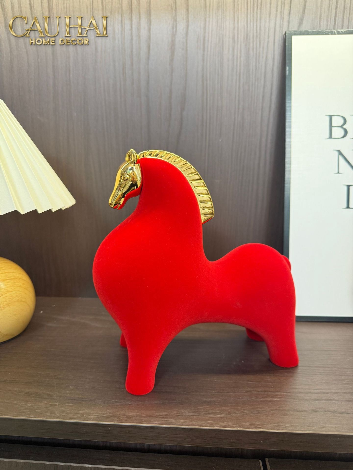 Tết Couture - Tượng Ngựa Nhung Đỏ Mạ Vàng - Đại Hồng Mã Phú Quý 18x22-CẬU HAI HOME DECOR
