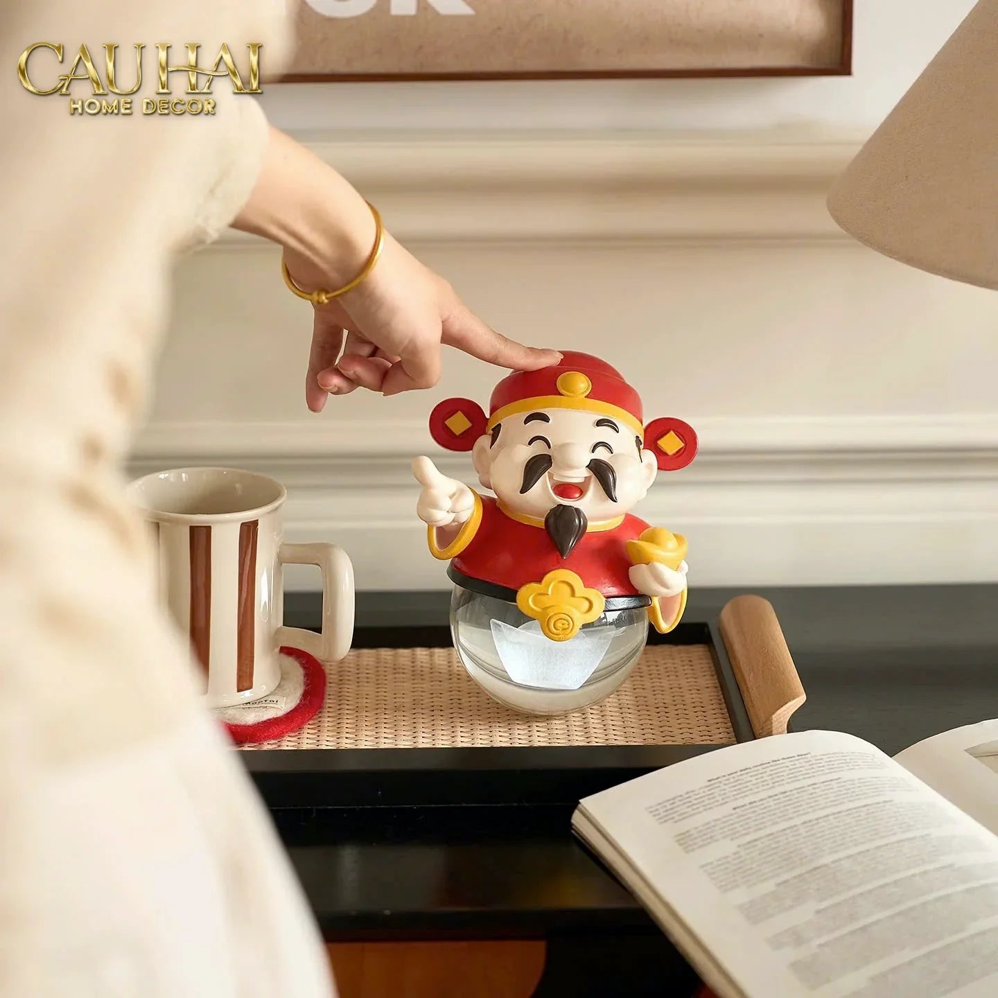 tet-couture-tuong-than-tai-qua-cau-pha-le-cristalleries-bonheur-deity-of-fortune-tuong-trang-tri-cau-hai-home-decor-5 - CẬU HAI HOME DECOR