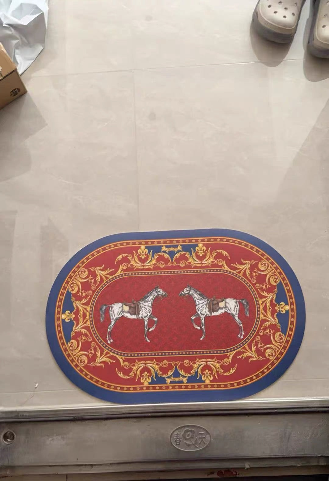 Thảm Cửa Micro-Nappa 50x80 Đôi Ngựa Hoàng Gia Chevaux Royaux Noblesse – Da Thấm Hút-CẬU HAI HOME DECOR