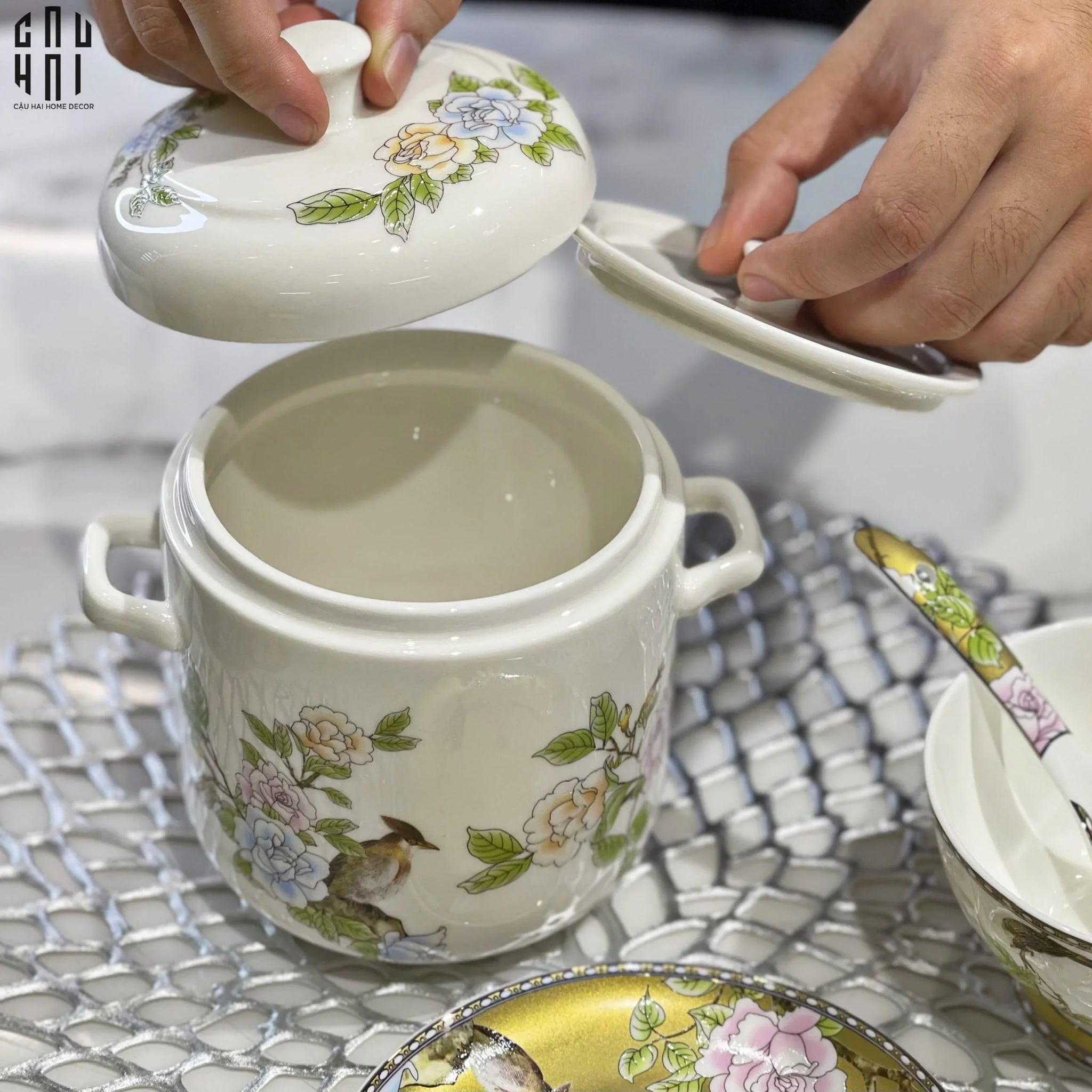 THỐ SỨ TUYẾT HOA MAI-CẬU HAI HOME DECOR