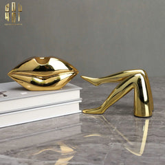 Tượng Gilded Runway Modeling Catwalk Fw25-CẬU HAI HOME DECOR