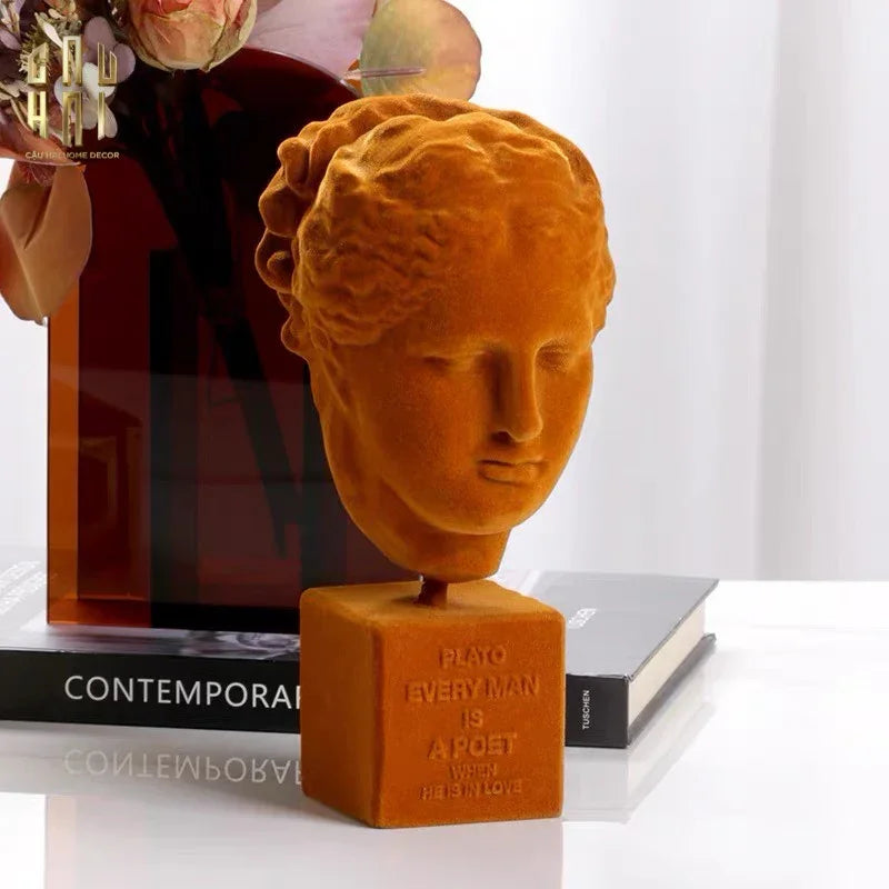 TƯỢNG VELVET PLATO QUOTE BUST FW25-CẬU HAI HOME DECOR