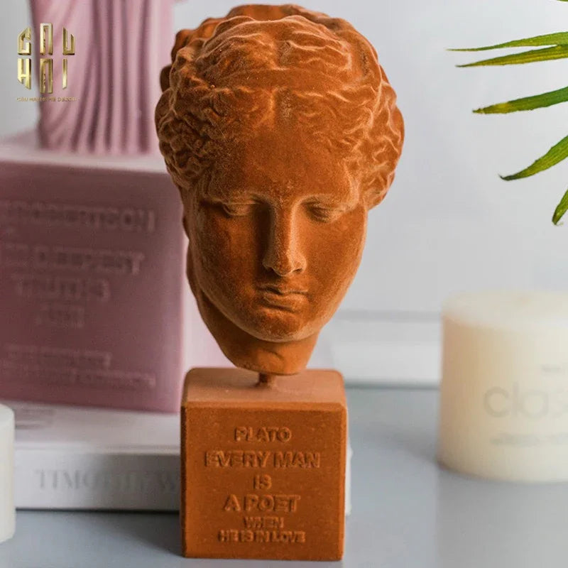 TƯỢNG VELVET PLATO QUOTE BUST FW25-CẬU HAI HOME DECOR