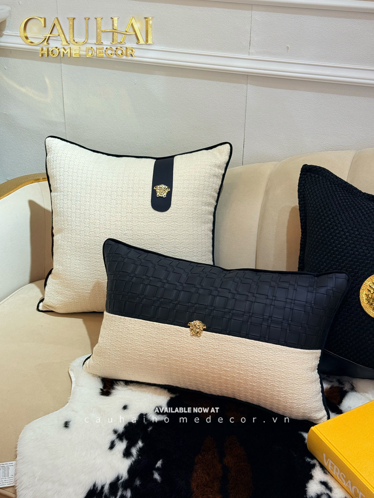 Vỏ Gối Bouclé Medusa Tab Ivory Noir 45x45-VỎ GỐI SOFA-CẬU HAI HOME DECOR-CẬU HAI HOME DECOR