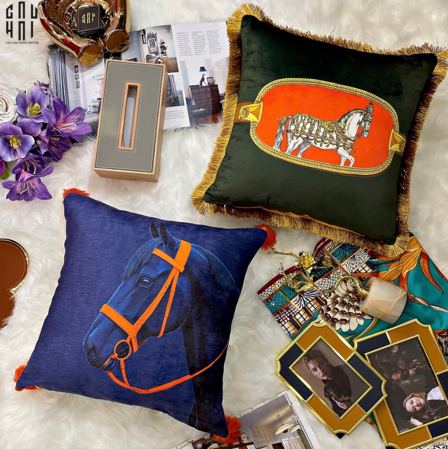 VỎ GỐI ÉMERAUDE CHEVAL 45. - CẬU HAI HOME DECOR