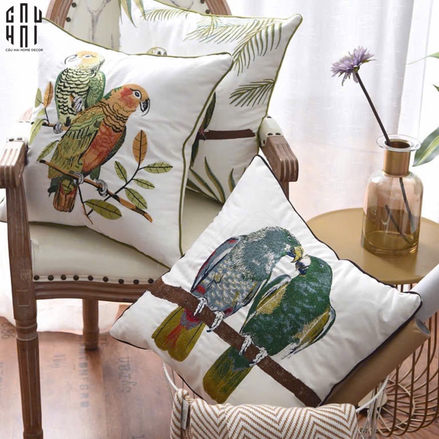VỎ GỐI HOẠ TIẾT THÊU TROPICAL HARMONY - CẬU HAI HOME DECOR