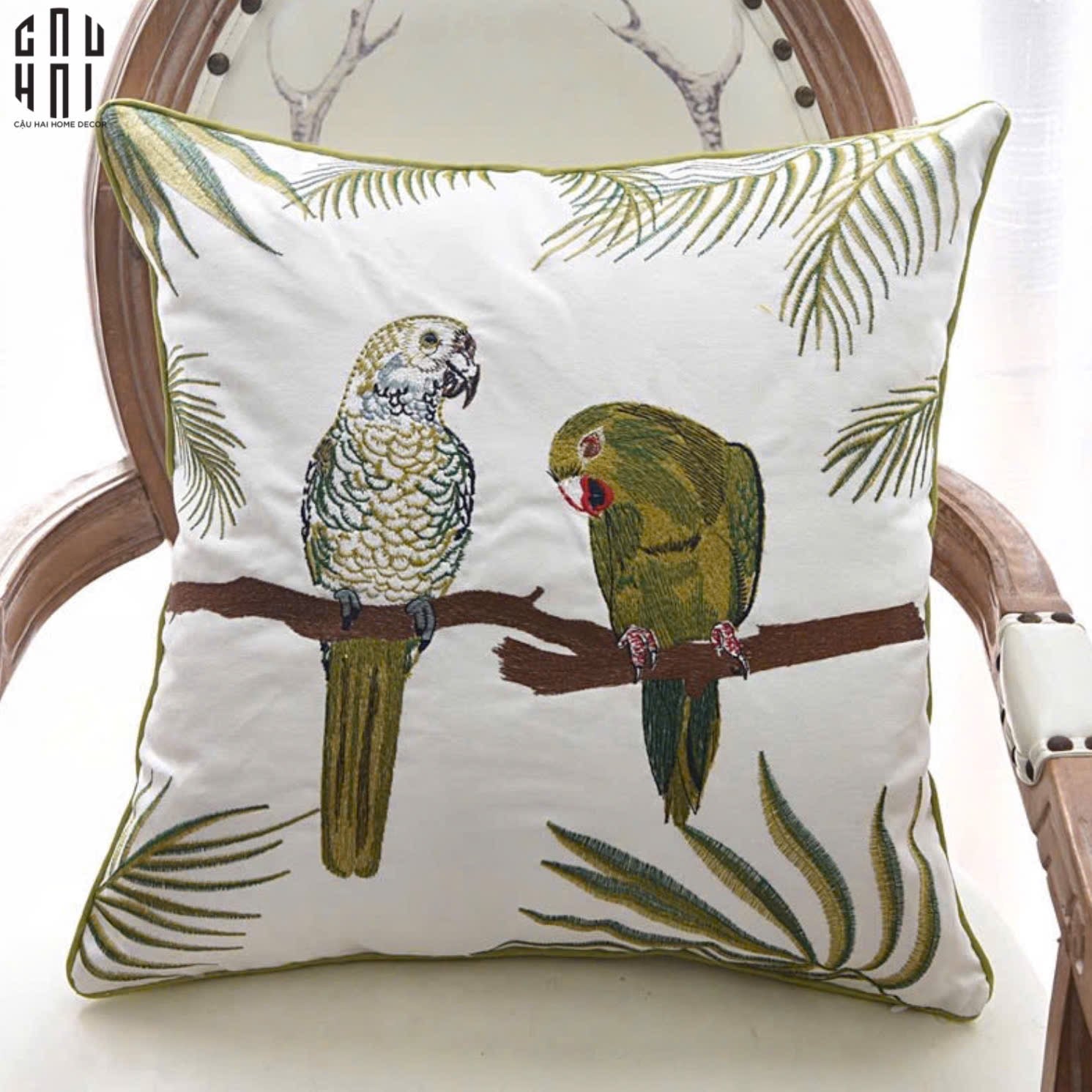 VỎ GỐI HOẠ TIẾT THÊU TROPICAL HARMONY - CẬU HAI HOME DECOR