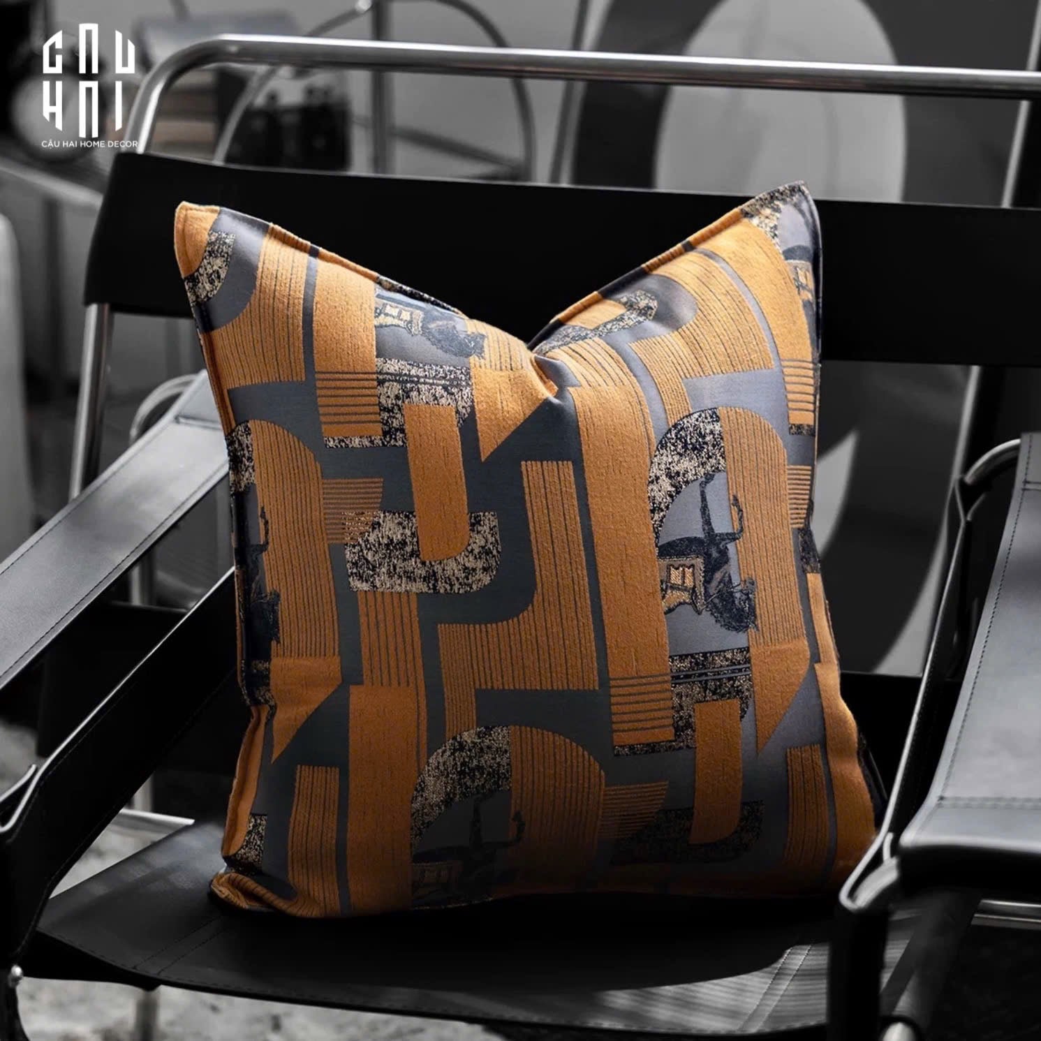 VỎ GỐI LỤA ORANGE VELVET GALLOP 50. - CẬU HAI HOME DECOR
