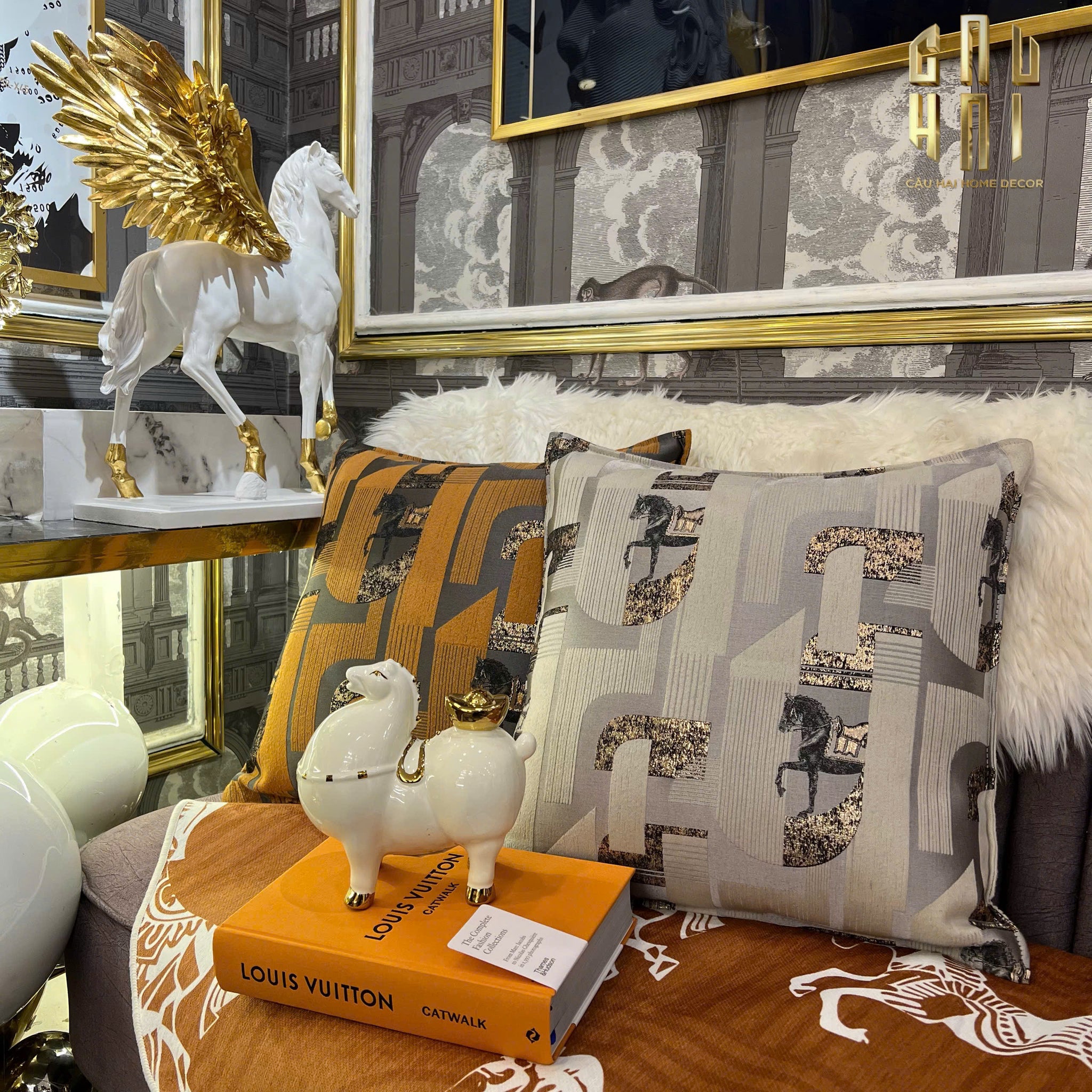 VỎ GỐI LỤA ORANGE VELVET GALLOP 50. - CẬU HAI HOME DECOR