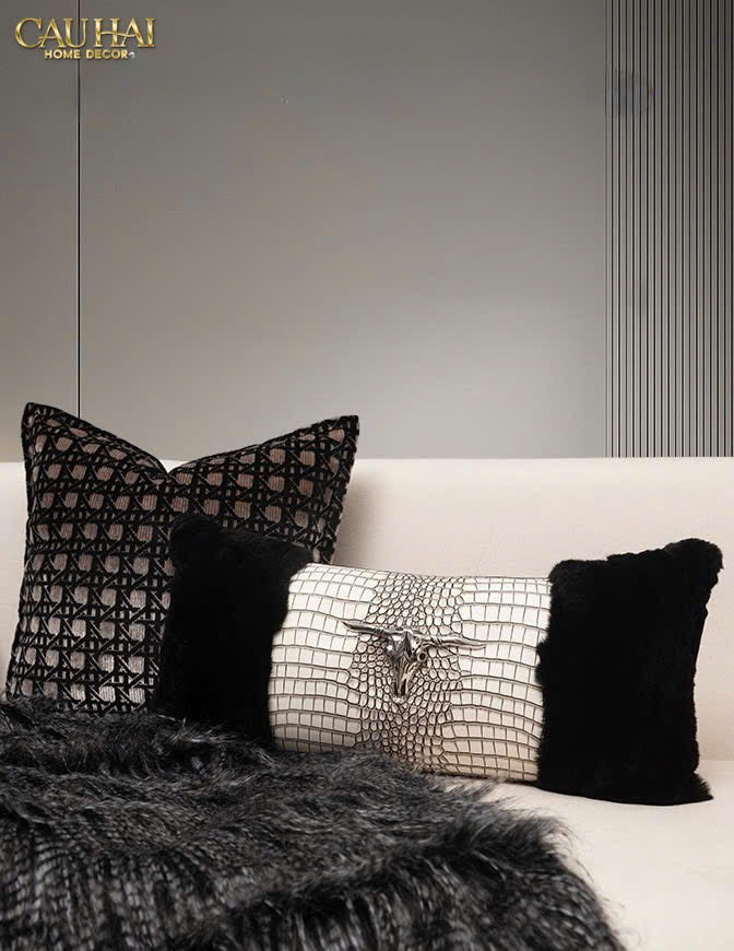 VỎ GỐI NHUNG ARGENT VELVET CANNAGE ENIGMA 45-5- Cậu Hai Home Decor
