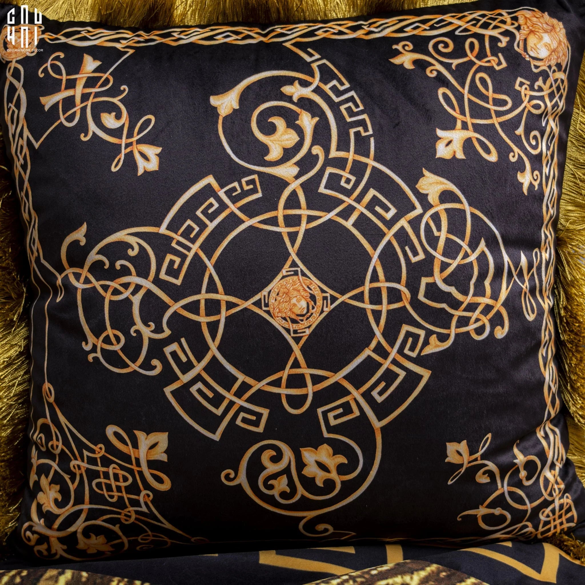 Vỏ Gối Nhung Chenille V Class Medusa Imperial Noir Gold Barocco Scrollwork 45-VỎ GỐI-CẬU HAI HOME DECOR