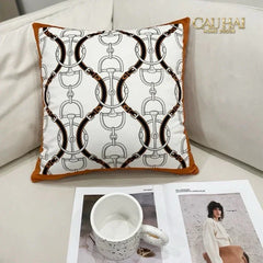 Vỏ Gối Nhung Horsebit Noble Héritage - Blanc Motif 45-CẬU HAI HOME DECOR