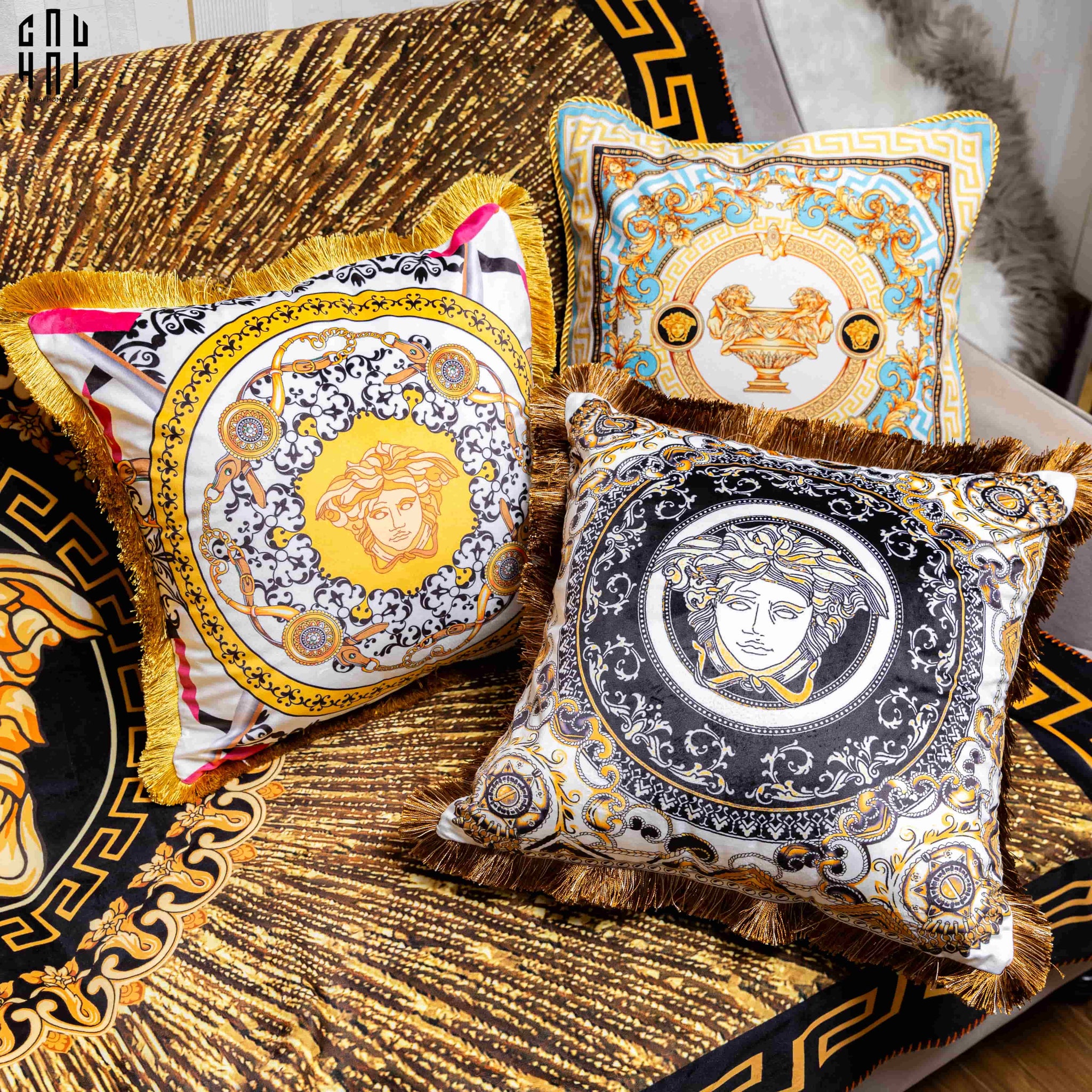 VỎ GỐI NHUNG LA COUPE DES DIEUX - BLEU 45. - CẬU HAI HOME DECOR