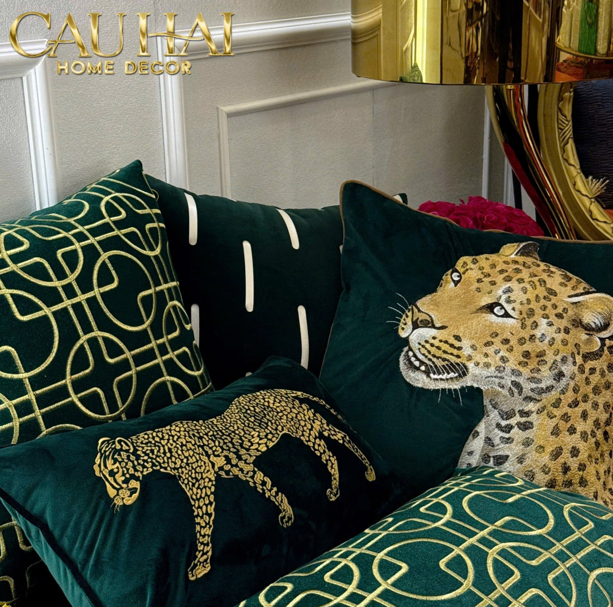 Vỏ Gối Nhung Leopard Gaze Emerald 45x45-Vỏ Gối-Cậu Hai Home Decor-CẬU HAI HOME DECOR