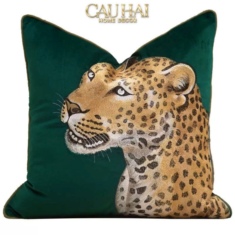 Vỏ Gối Nhung Leopard Gaze Emerald 45x45-Vỏ Gối-Cậu Hai Home Decor-CẬU HAI HOME DECOR