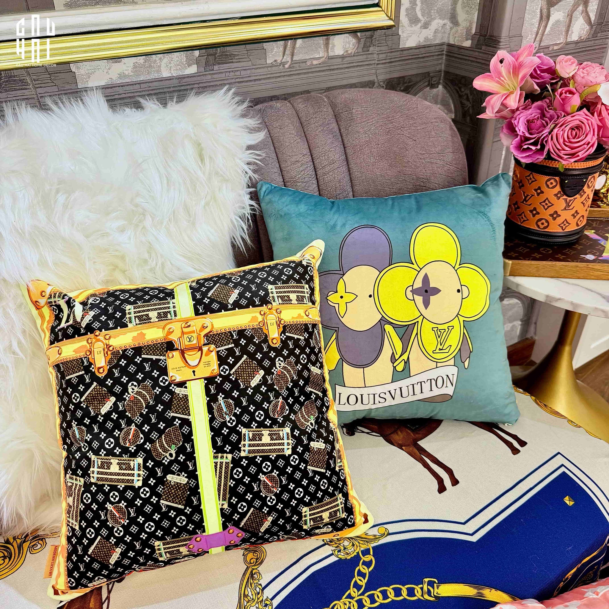 VỎ GỐI NHUNG LOUIS VIVIENNE 45. - CẬU HAI HOME DECOR