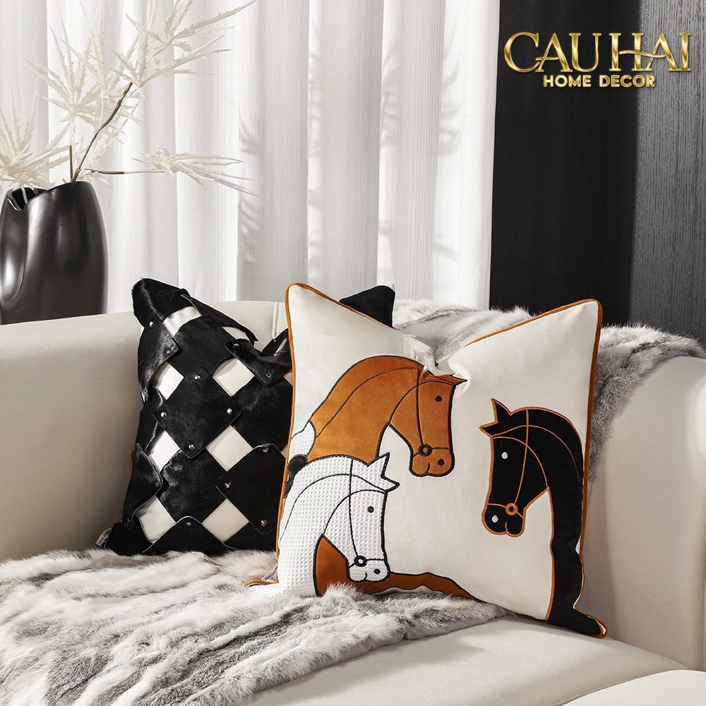 Vỏ Gối Nhung Triptyque Équestre Moderne Embroidered Dialogue 45-CẬU HAI HOME DECOR