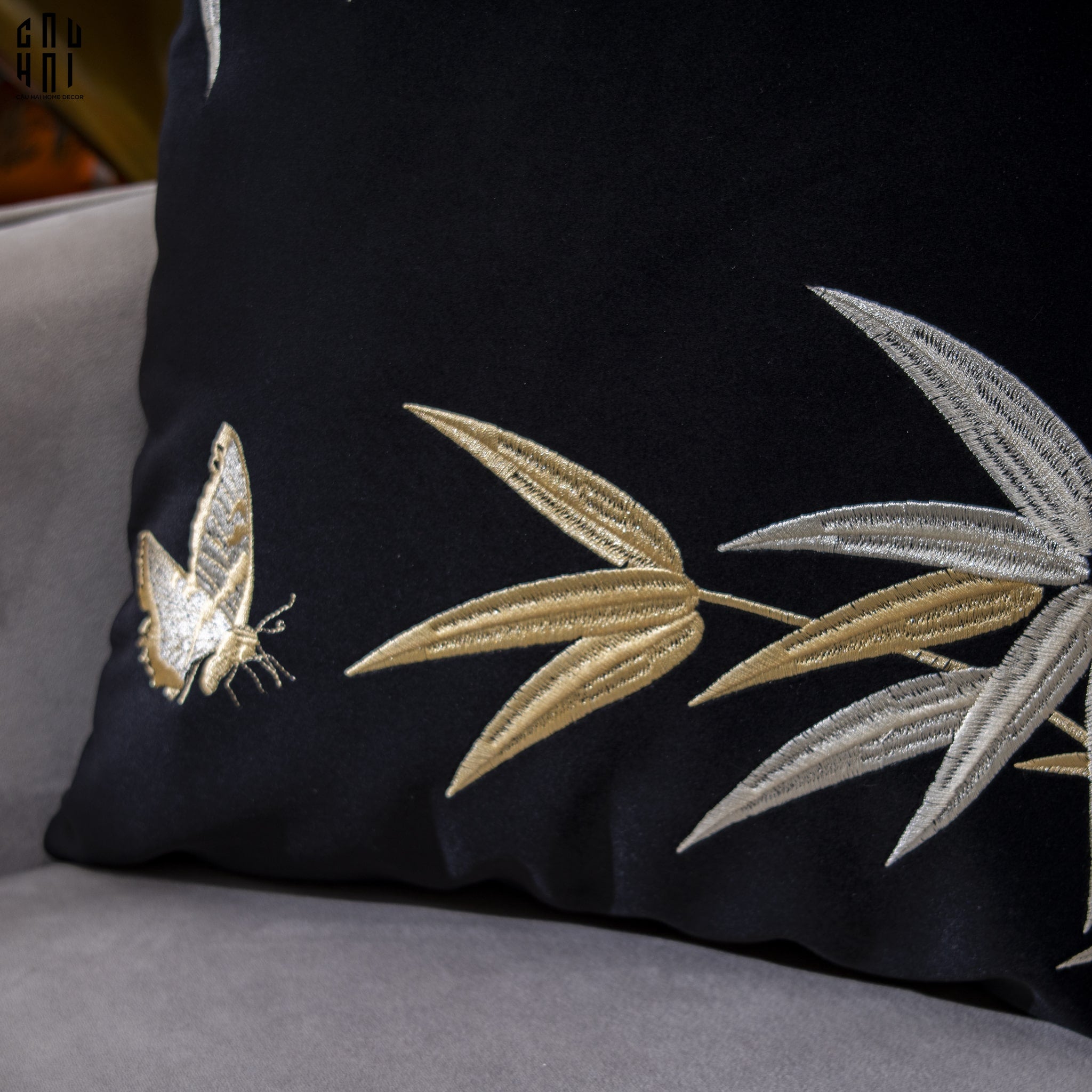 VỎ GỐI SOFA NHUNG GOLDEN BAMBOO PAPILLON 45 SS25 - CẬU HAI HOME DECOR