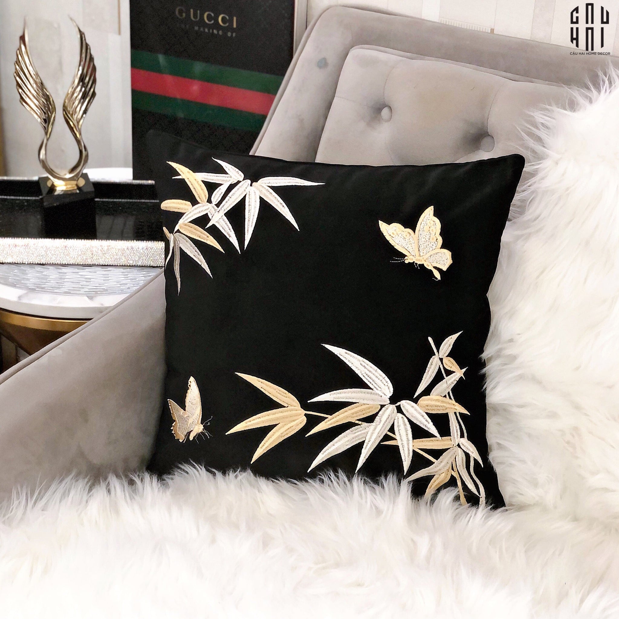 VỎ GỐI SOFA NHUNG GOLDEN BAMBOO PAPILLON 45 SS25 - CẬU HAI HOME DECOR