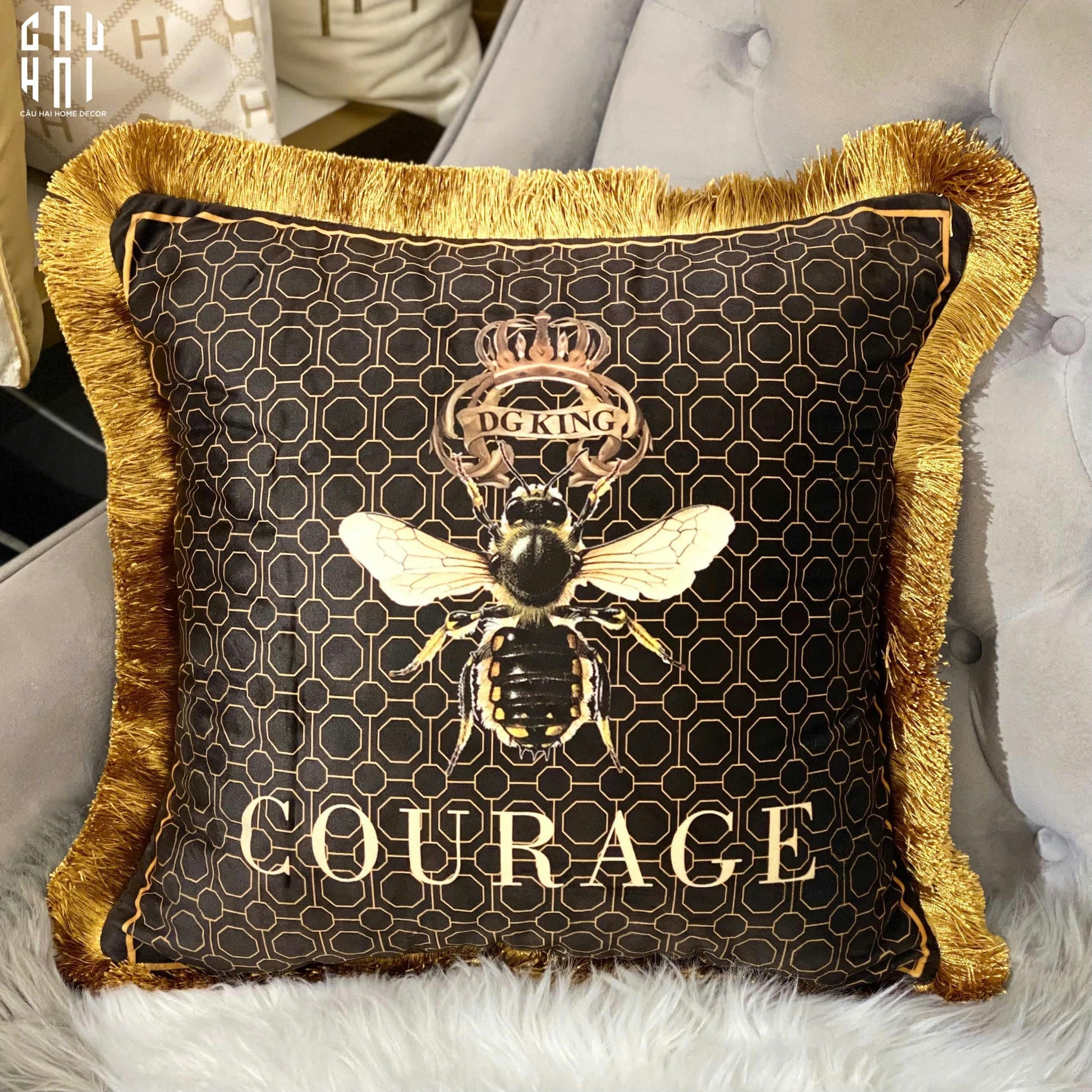 VỎ GỐI SOFA NHUNG GOLDEN BEE 45. - CẬU HAI HOME DECOR