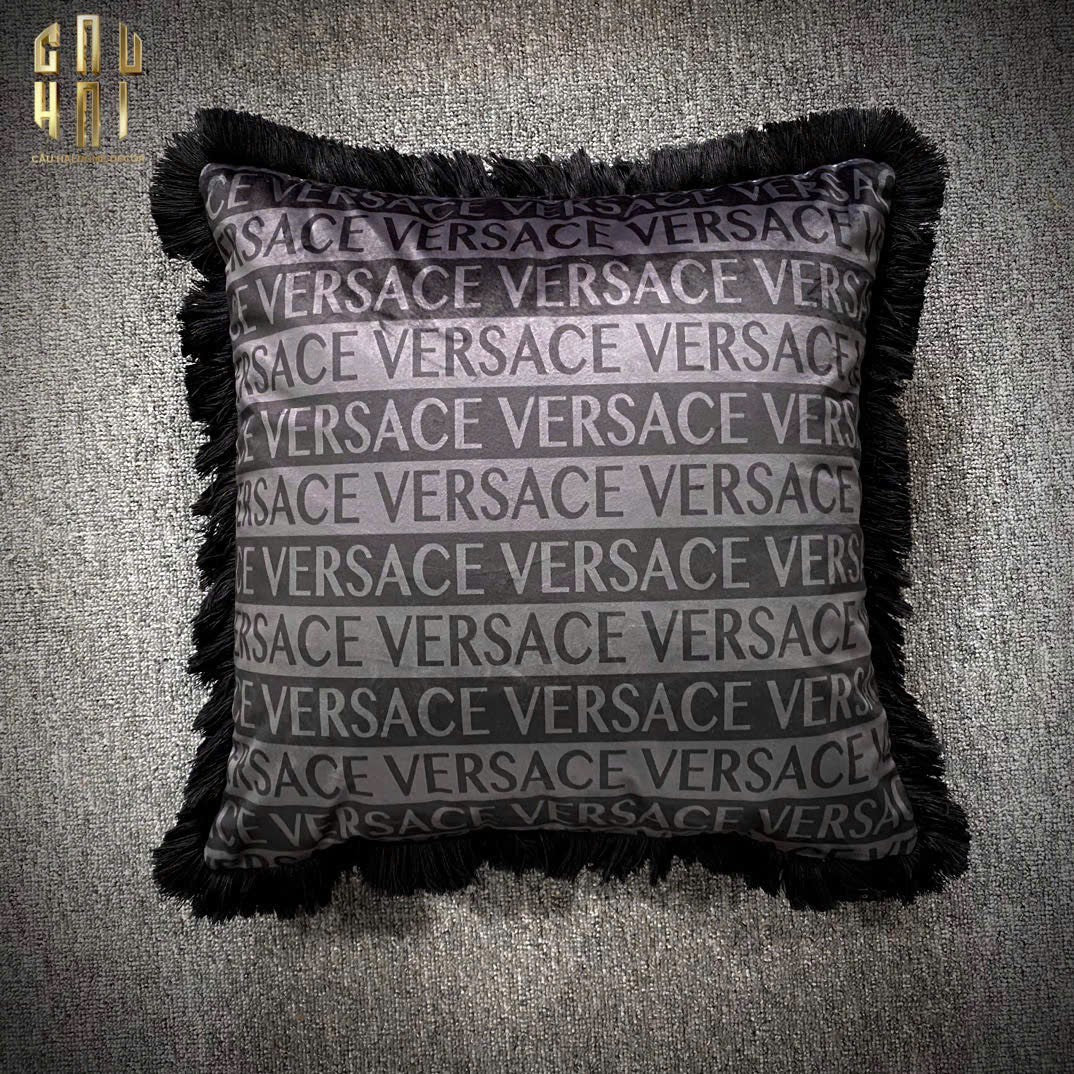 VỎ GỐI VS ALLOVER LOGOMANIA NOIR FW25-CẬU HAI HOME DECOR-2
