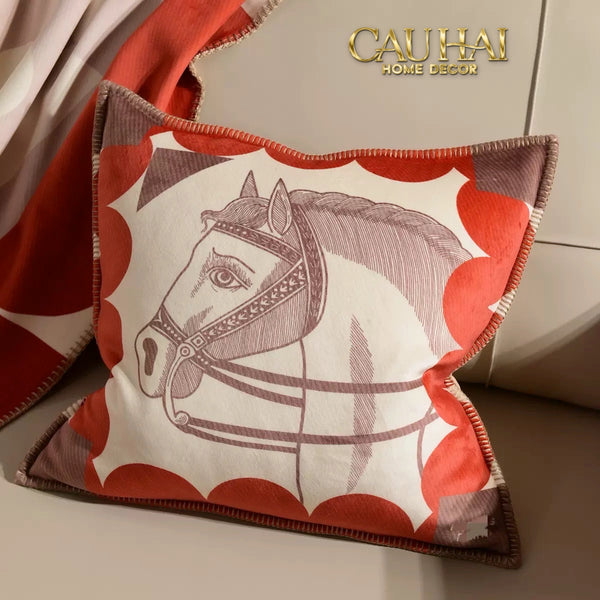 VỎ GỐI NHUNG COUSSIN ÉQUESTRE MÉDAILLON 45 - ROUGE FAUVE