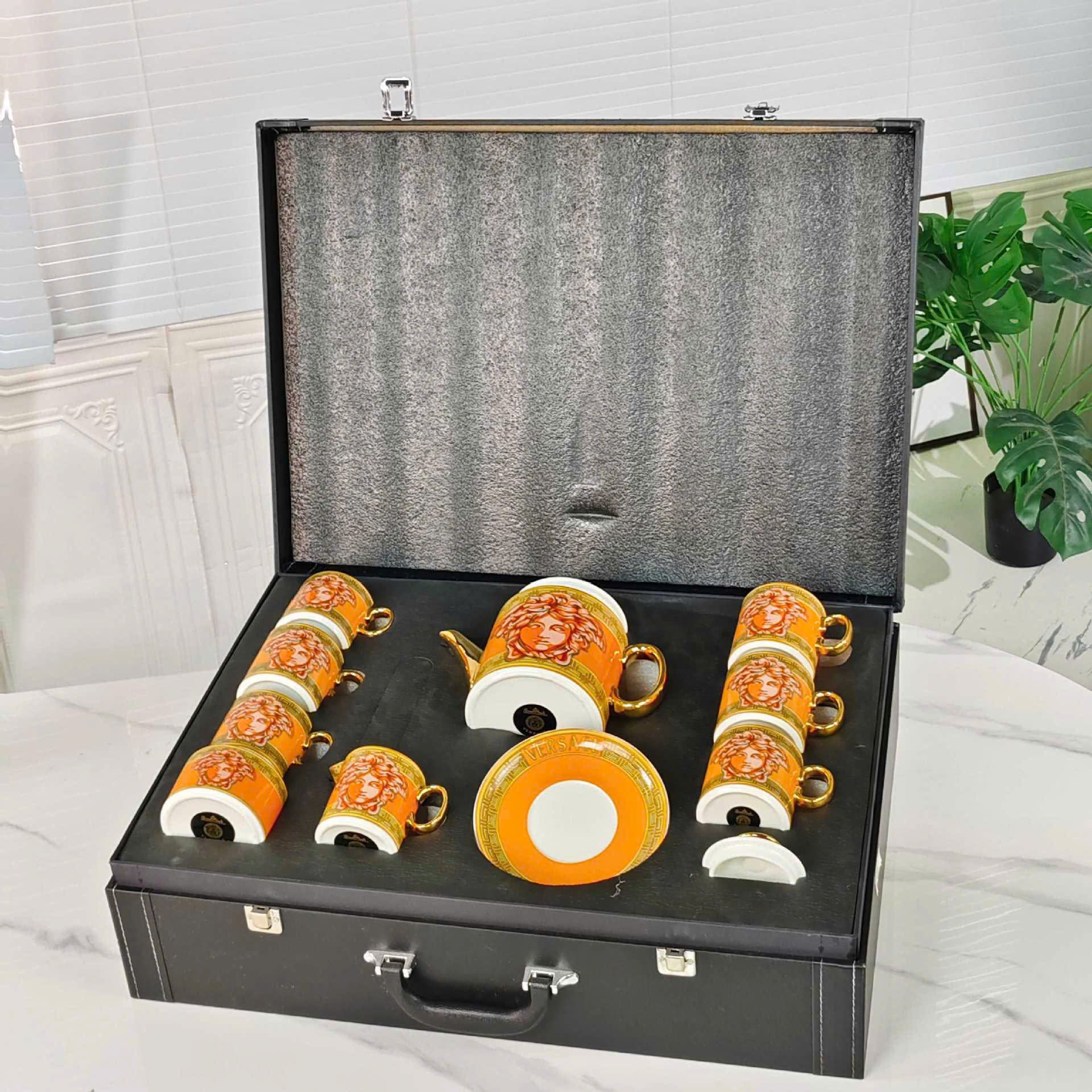 Maison Couture -  Gift Set Bộ Bình Trà VS Medusa Amplified - Burnt Orange Édition