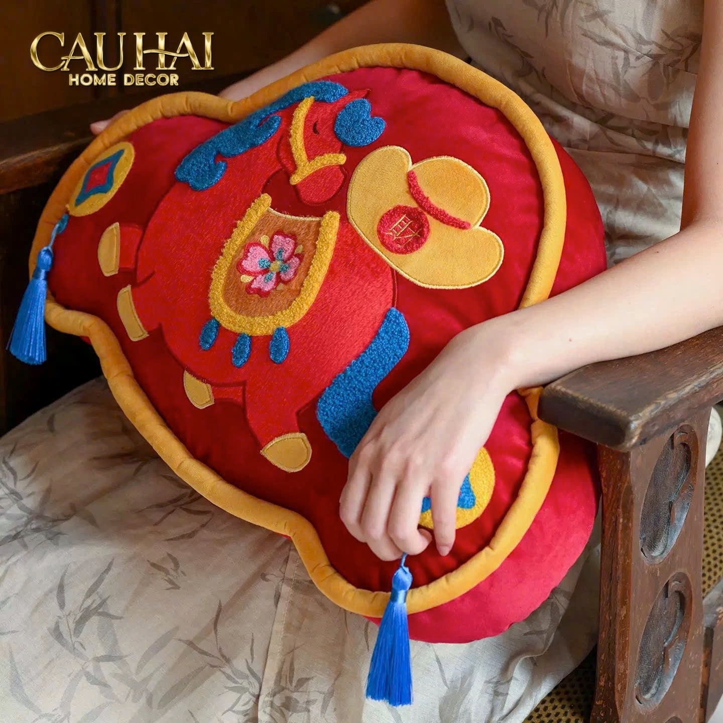 Tết Couture - Gối Lân Hỷ Khoá Trường Thọ 30x50